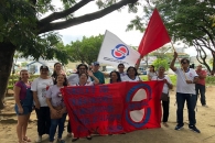 Diretores e filiados na concentração do ato, na Praça do Centenário