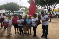Coordenadores na Praça do Centenário antes da caminhada do ato