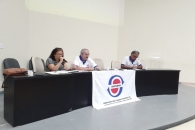 Mesa conduzindo os trabalhos da assembleia hoje pela manhã. Foto: Ascom/Sintufal