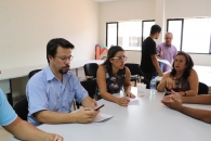 Servidores tirando suas dúvidas com a assessoria jurídica.  | Foto: Ascom/Sintufal