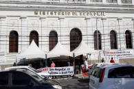 Estrutura em frente ao prédio do Ministério da Economia | Foto: Foto: Flávio Lins