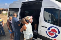 Momento da entrega das cestas básicas no Lar Santo Antônio de Pádua, no Village, em Maceió | Foto: Foto: Ascom/Sintufal