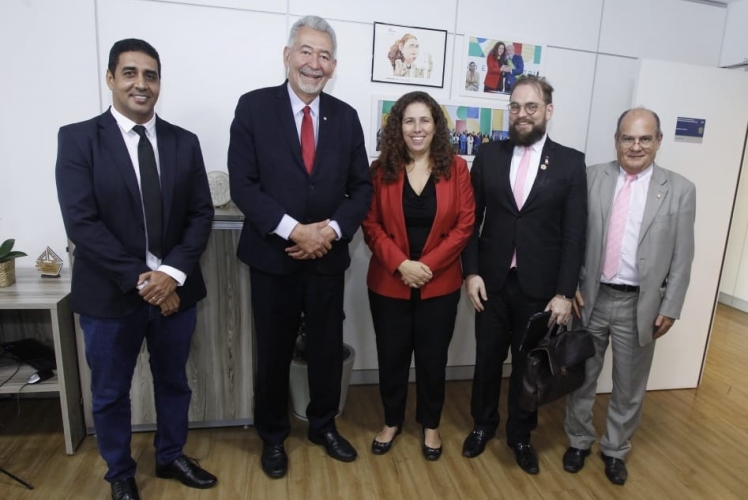 Encontro de representantes de entidades com ministra do MGI, Esther Dwerk, foi acompanhado pelo deputado federal Paulão  Encontro de representantes de entidades com ministra do MGI, Esther Dwerk, foi acompanhado pelo deputado federal Paulão
