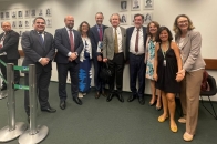 Reitores e reitoras que acompanhavam a votação na comissão, além dos parlamentares que apoiam a medida comemoraram o resultado | Foto: Andifes