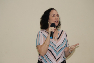 Professora Dra. Elaine Pimentel durante palestra sobre Assédio Moral | Foto: Ascom/Sintufal