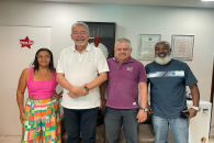 Coordenadores do Sintufal em reunião com o deputado federal Paulão | Foto: Ascom/Paulão