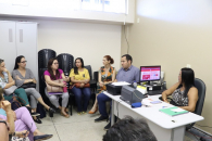 Coordenadora Geral do Sintufal em reunião com os médicos e médicos veterinários | Foto: Ascom/Sintufal
