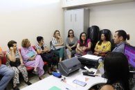 Coordenadora Geral do Sintufal em reunião com os médicos e médicos veterinários | Foto: Ascom/Sintufal
