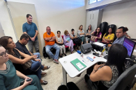 Coordenadora Geral do Sintufal em reunião com os médicos e médicos veterinários | Foto: Ascom/Sintufal