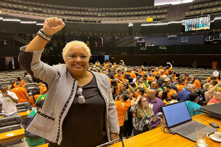 A deputada federal Enfermeira Rejane (PCdoB-RJ) denunciou que tem sido barrada constantemente em diversos espaços da Câmara dos Deputados, em Brasília. A deputada federal Enfermeira Rejane (PCdoB-RJ) denunciou que tem sido barrada constantemente em diversos espaços da Câmara dos Deputados, em Brasília.
