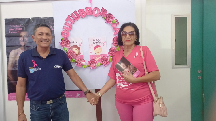 Paciente curado do câncer de mama ao lado coordenadora do Sintufal Sônia Alves Paciente curado do câncer de mama ao lado coordenadora do Sintufal Sônia Alves