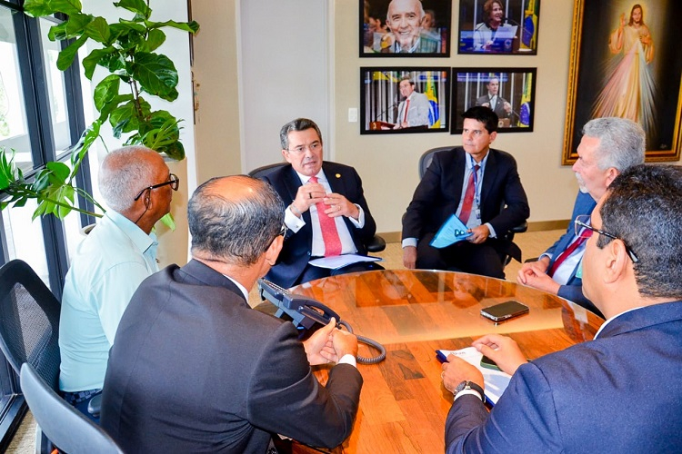 Reunião das representações sindicais, gestão da Ufal e presidente do TCU