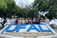 Ato público dos técnicos administrativos da Ufal marca defesa da universidade pública e cobrança de compromissos assumidos pelo governo 