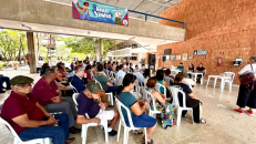 Assembleia geral do greve aconteceu no hall da Reitoria da Ufal | Foto: Ascom/Sintufal