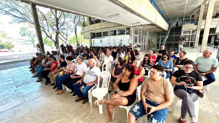 Assembleia geral do greve aconteceu no hall da Reitoria da Ufal
