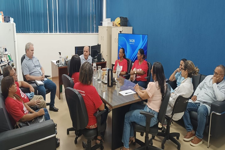 Reunião do Comando Local de Greve (CLG) da Ufal com gestores do HUPAA