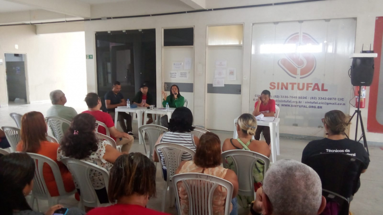 Assembleia geral de greve no hall do CIC/Ufal