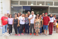 Técnico-administrativos realizam ato público na entrada do HU da Ufal